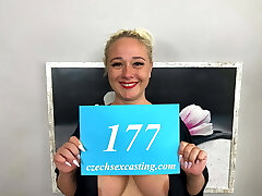 пухленькая блондинка пожиратель петухов сияет на кастинге пухленькая блондинка пожиратель петухов сияет на кастинге