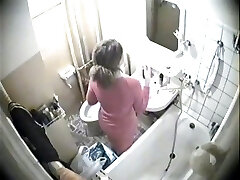 real spycam-video-compañero de piso-ducha-la masturbación