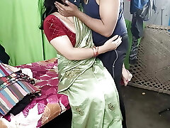 处女Bhabhi与大胸部被搞砸了她的朋友在床上