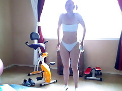 极光柳树&ndash的;白色比基尼自行车骑 极光柳树&ndash的;白色比基尼自行车骑