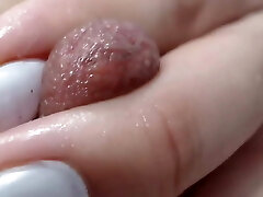 惊人的多汁的乳头上玩凸轮