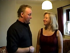 成熟的妓女与刺穿的乳头喜欢Doggystyle 成熟的妓女与刺穿的乳头喜欢Doggystyle