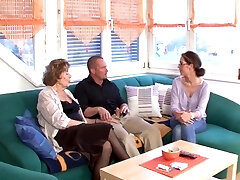 Mature woman moans while being humped hard on the couch - HD