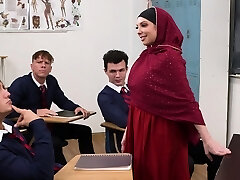 淘气的琪琪*黛尔在群交时呻吟 淘气的琪琪*黛尔在群交时呻吟