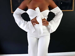 年轻的摩洛伊斯兰解放阵线斯凯模型性感泳装 年轻的摩洛伊斯兰解放阵线斯凯模型性感泳装