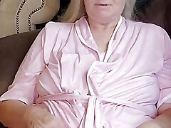 Super-hot Milf Masturbates Til She Cums!