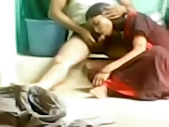 Indischen amateur sex video von einem geilen paar auf dem Boden Indischen amateur sex video von einem geilen paar auf dem Boden