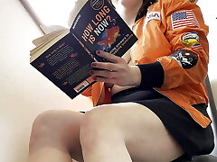 сексуальная и грудастая горячая брюнетка в жакете и без ничего, без лифчика и трусиков, показывает свою киску и голую попку сексуальная и грудастая горячая брюнетка в жакете и без ничего, без лифчика и трусиков, показывает свою киску и голую попку