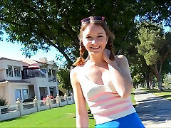 Roller girl shows her panties in a public upskirt