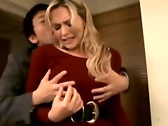 Boss seduced slut to have sex