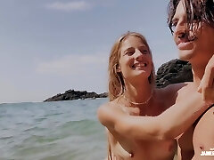 She Made Me Jizz In Less Than A Min At The Public Beach