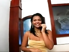 丈夫支付给其他人他妈的他的妻子