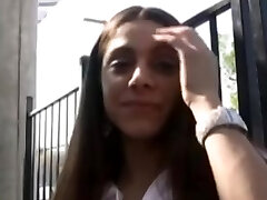 9英寸处理西班牙的女孩要求更多的钱