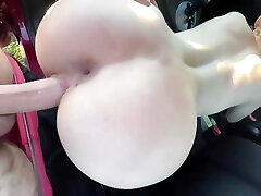 一个在出租车上工作的女孩把我的硬老二 一个在出租车上工作的女孩把我的硬老二