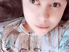 业余放荡的年轻女孩显示自己的变态喜欢你-哈娜莉莉