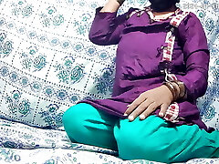 Indian dasi bahabi xxx in the guest room Indian dasi bahabi xxx in the guest room