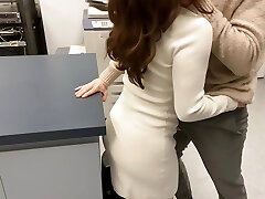 性交在桌子上在办公室储藏室 性交在桌子上在办公室储藏室