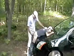 操我在引擎盖的他的汽车。 热! 操我在引擎盖的他的汽车。 热!