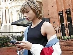 la conexión de la aplicación gay lleva a follar a pelo entre chicos latinos twink