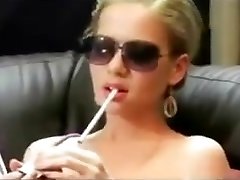 Smoking blondie - 1 Smoking blondie - 1