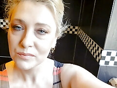 Super-naughty Mature pisses for you closeup pussy view Super-naughty Mature pisses for you closeup pussy view