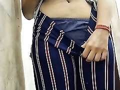 Bhen ko blackmail krke choda aur nahate hue choot m ungli daal di jaberjasti