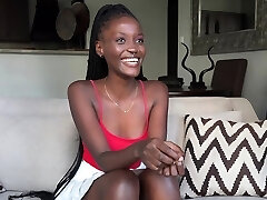 fille africaine à sa première audition porno