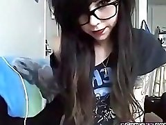 Sexy emo teen in glasses makes her puss jizm