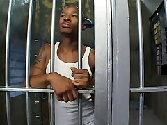 Horny police woman sucks the prisoner's dick in his cage