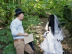 Outdoor interracial dicking with a scorching ebony babe - Zaawaadi