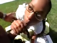 negro de la escuela-chica tiene actividades extracurriculares