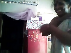 Bodacious Indian maid with a monstrous bum is a huge fan of cowgirl position