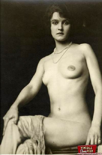 Artistic vintage nude girls