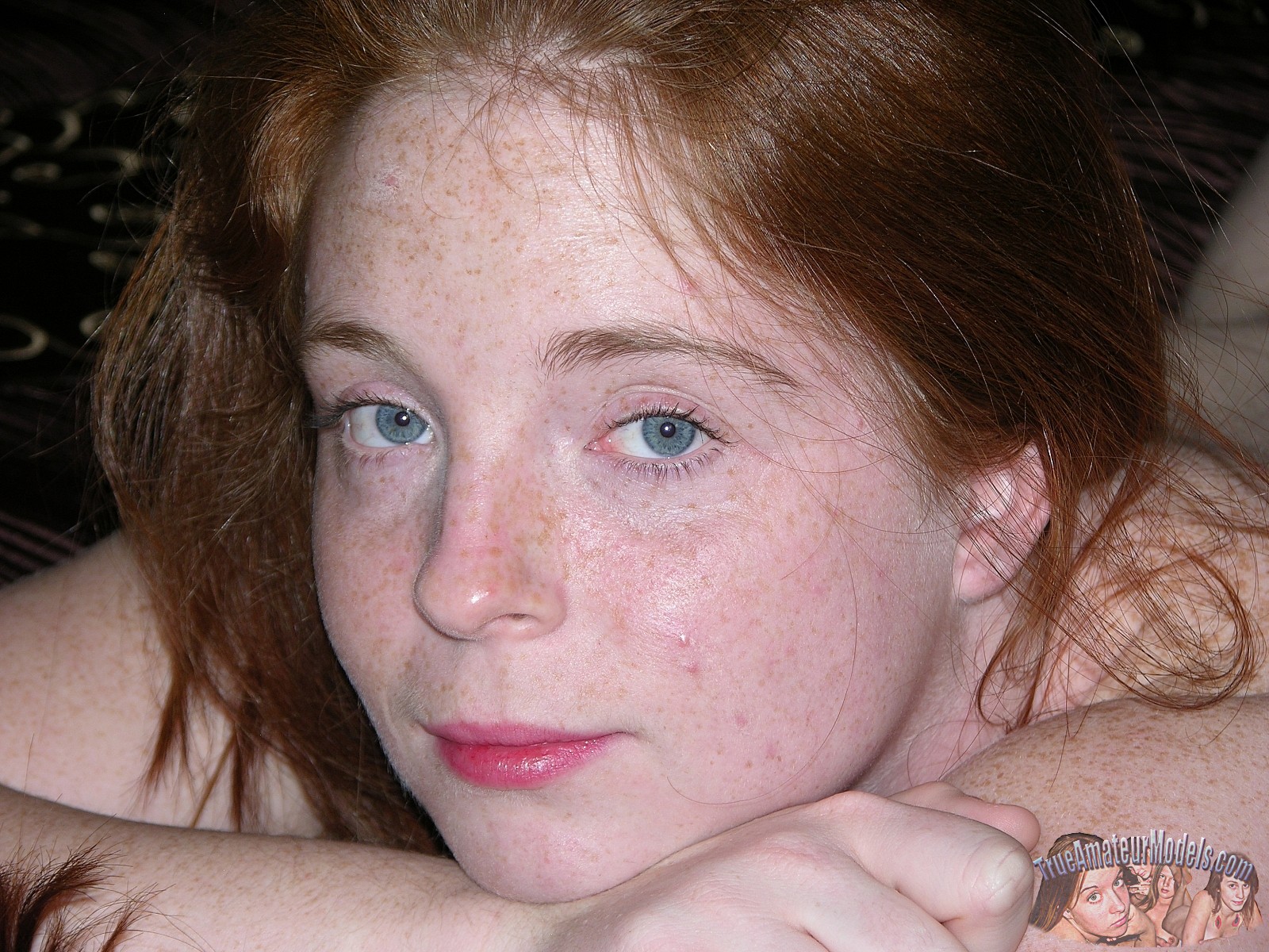 Rehdead Amateur Teen With Freckles Shows Hairy Pussy photo