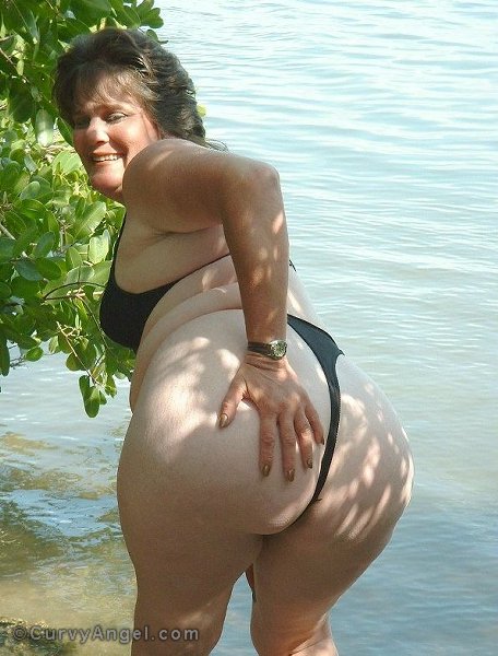 Mature chubby in bikini at the lake