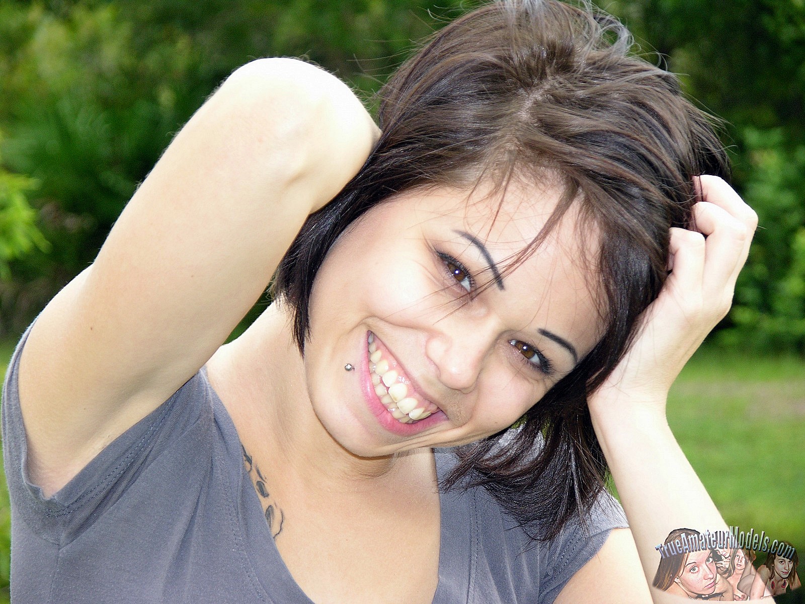 Amateur Short Haired Bailey Modeling Nude