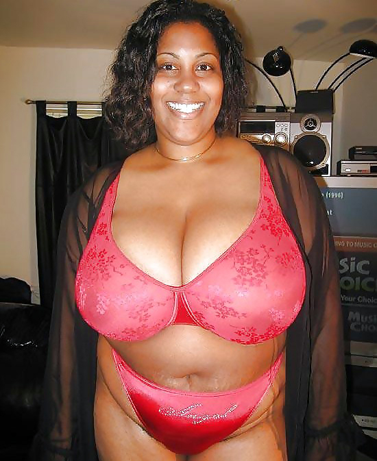 Big Busty Black Cougar Porn - Amateur home porn of mature blacks
