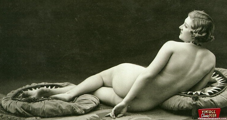 Vintage Natural Nude Curvy Wives - Several thirties wifes nude