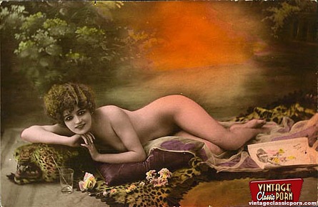 Vintage Nude Postcards - Vintage nude babes postcard