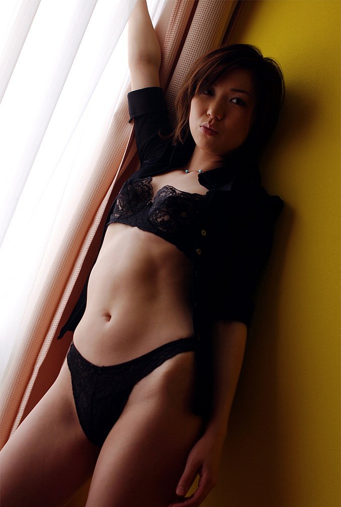 679px x 1010px - Sexy Japanese teen poses in the window in her black lingerie ...