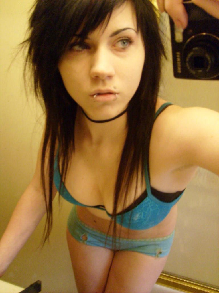 emo girl cleavage selfie