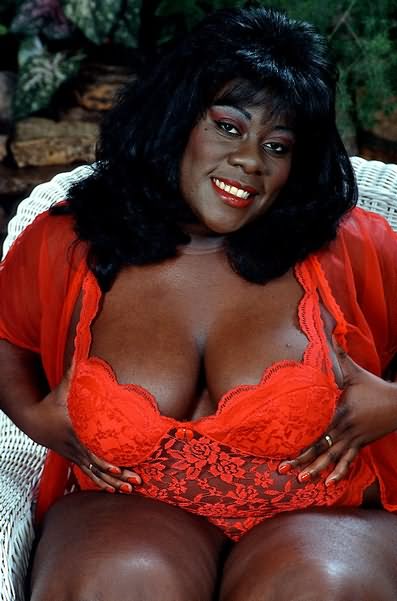 Fat Black Plumper in Red Lingerie Posing and Spreading Pussy