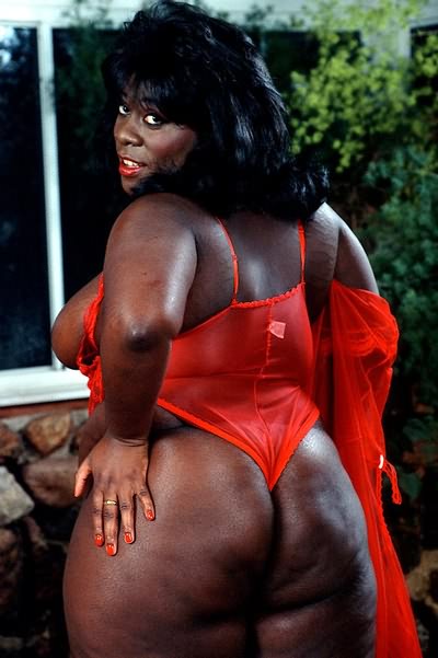 Black Plumper Divas - Fat Black Plumper in Red Lingerie Posing and Spreading Pussy