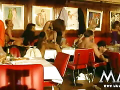 Hot slags fucking at dinner gangbang in classive movie