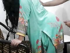 Hot and desi Employe ko boss ne promotion ka bhanay choda - Indian desi Employe and south indian aunty xxxx boss mom hot catches father video