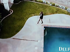 wspaniała brunetka pieprzy swojego konkurenta biznesowego, aby wyprzedzić ashley lane i princess donna dolore and vai films
