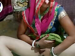 Desi village sex maal unbuttoned her blouse and took out milk from her nipples and put her finger in her pussy