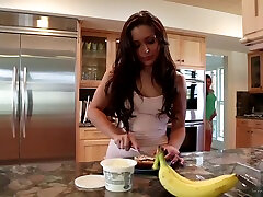 Girls Kissing british lass in hotel 11 Sce - Gracie Glam And Sinn Sage