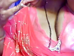 Hot desi sexy beautiful boobs dapo porn vedeo shows her boobs through bra and presses her boobs, and goes crazy for sex while standing.