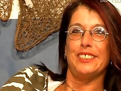 Milf Ready With Her Legs Open To Be Filmed While She Gets Turned On With Her Favorite Sex Toy